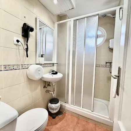 2A - Quiet Studio 40 M From La Carihuela Beach - Ac, Seafront Promenade Apartment Torremolinos
